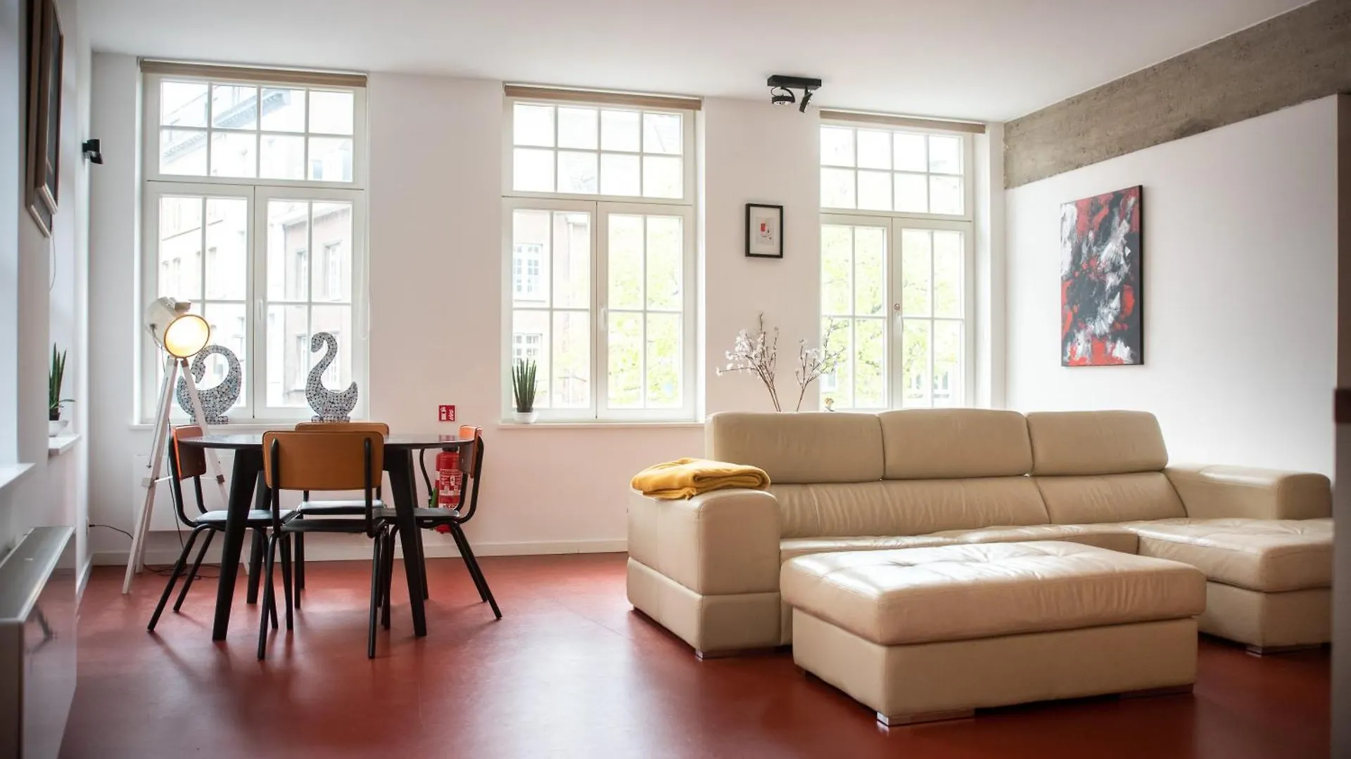 Light And Airy Apartment On Top Location - Industria In Historical Center contacts