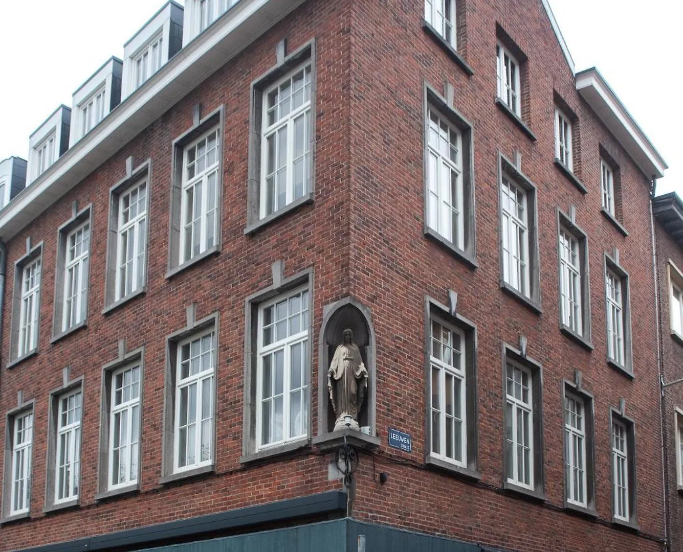 Light And Airy Apartment On Top Location - Industria In Historical Center アントウェルペン