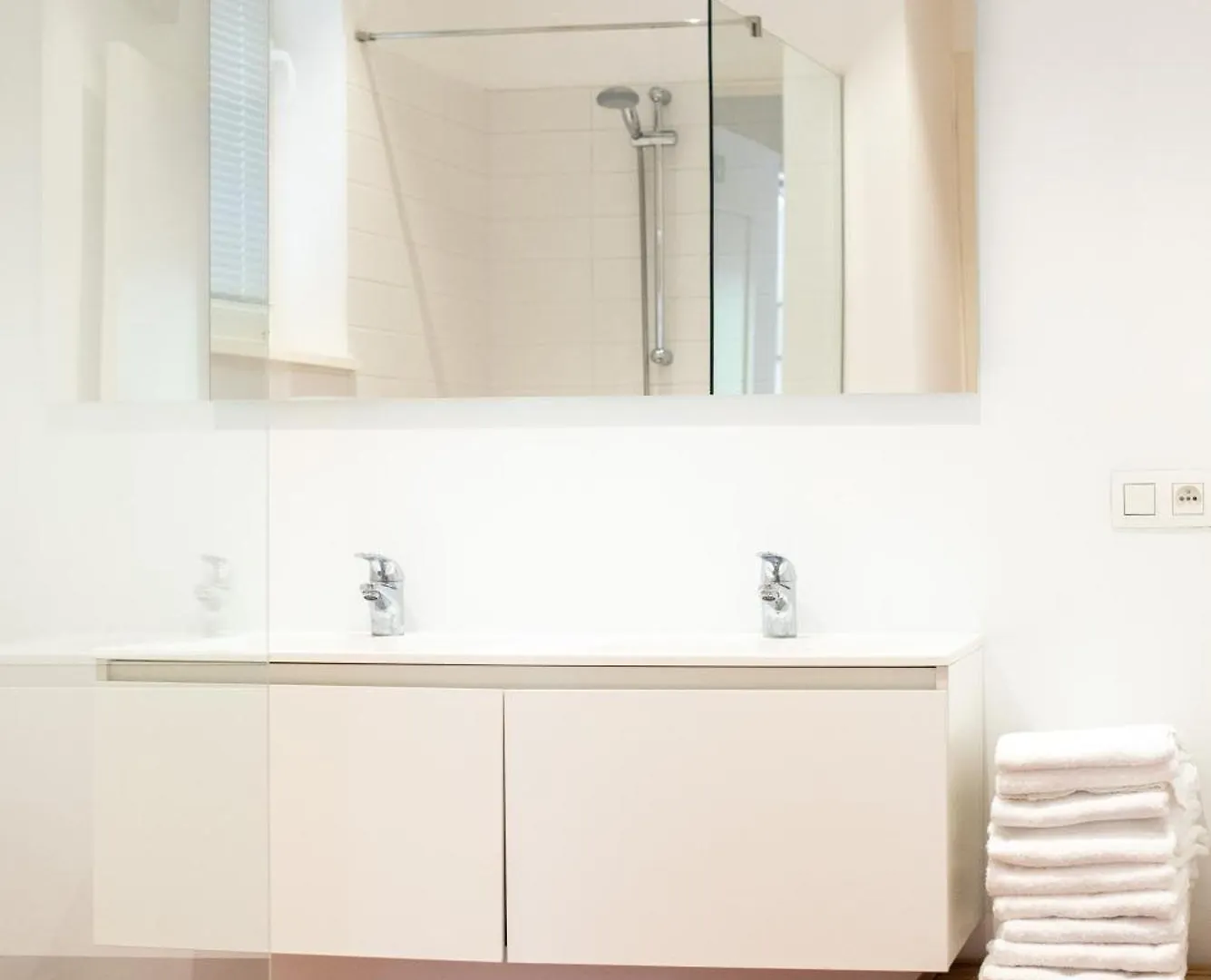 Light And Airy Apartment On Top Location - Industria In Historical Center Antwerp Belgium